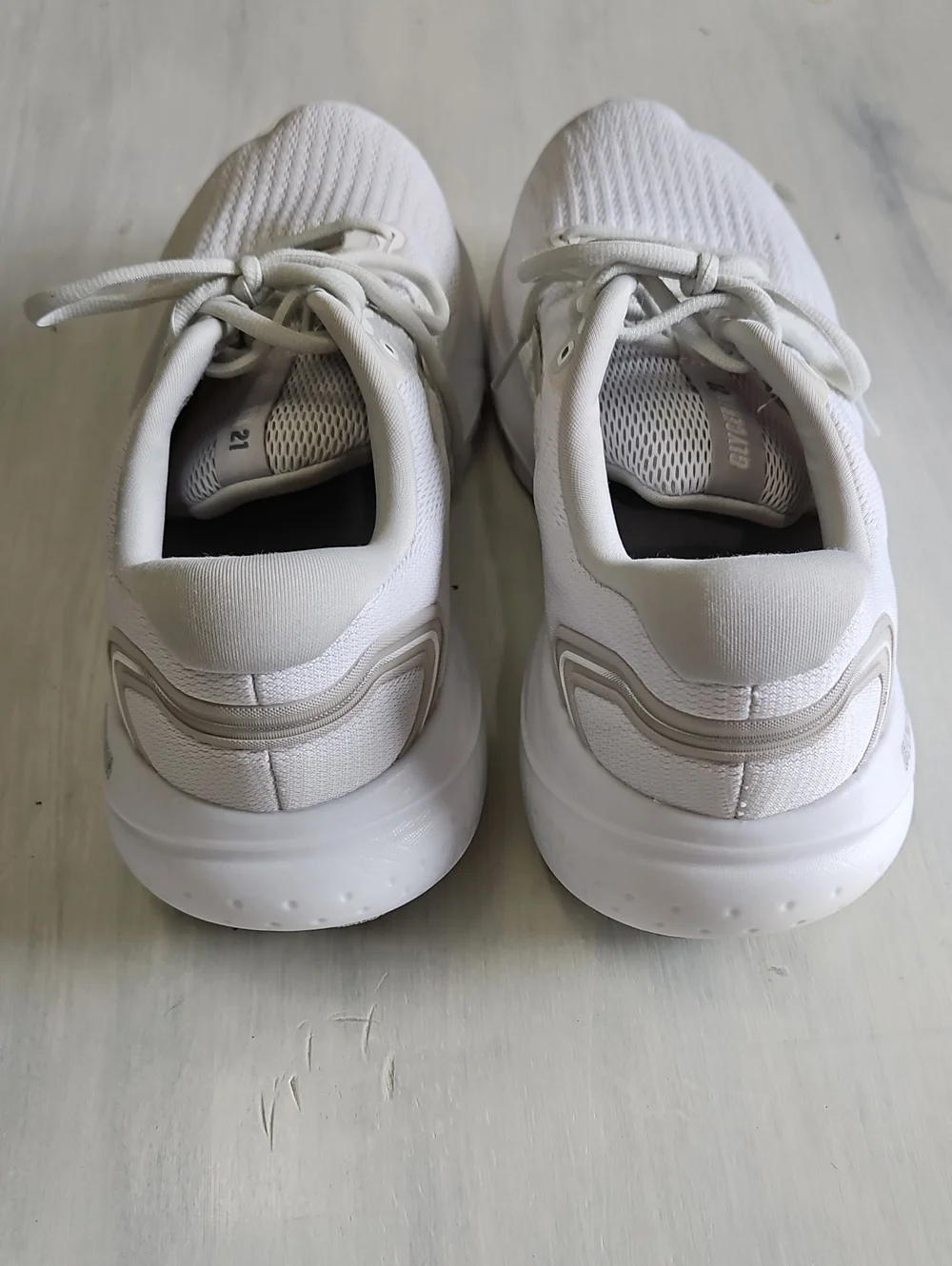 Brooks size 11